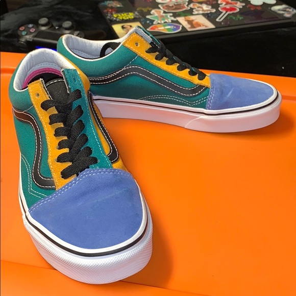 Vans - Picture 6 of 9